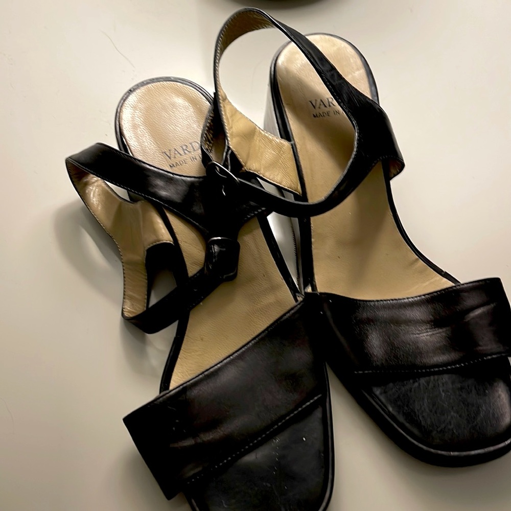 Varda (made in Italy) black leather wedge sandal